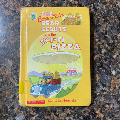 The Berenstain Bear Scouts and the Sci-Fi Pizza